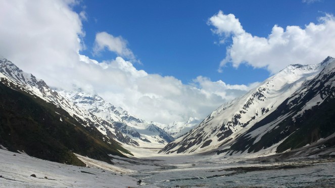 Frozen_Lake_Saif_ul_Malook,_Kaghan_valley,_Pakistan